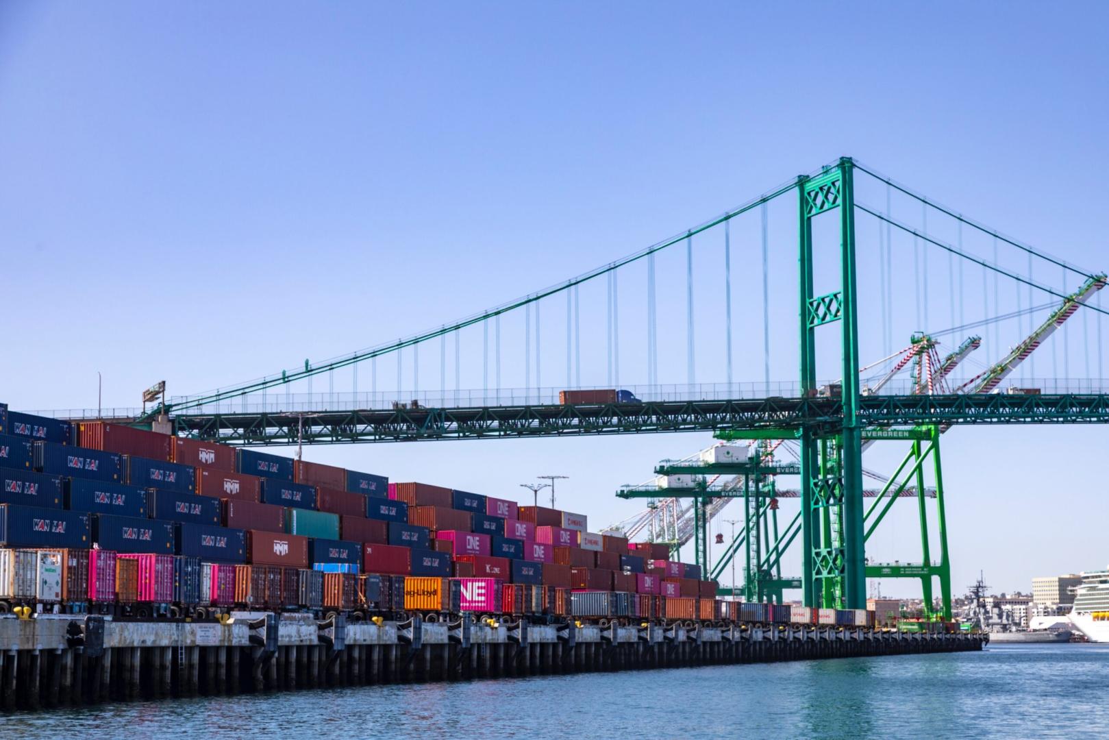 HÀNG NHẬP KHẨU CỦA MỸ DỰ KIẾN GIẢM HƠN 5% VÀO NĂM 2025 DO THUẾ QUAN CỦA TRUMP GÂY GIÁN ĐOẠN THƯƠNG MẠI TOÀN CẦU
